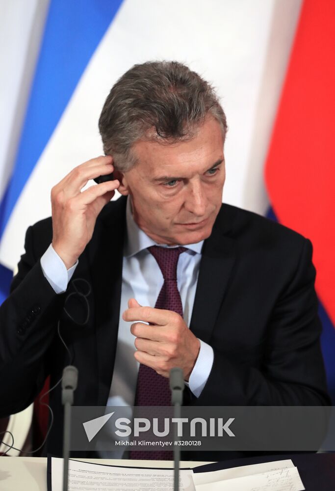 President Vladimir Putin meets with Argentinian President Mauricio Macri
