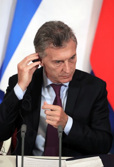 President Vladimir Putin meets with Argentinian President Mauricio Macri