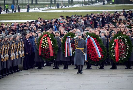Wreaths and flowers laid at Piskaryovskoye Memorial Cemetery