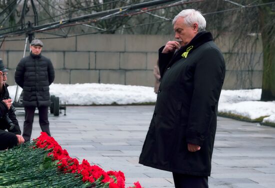 Wreaths and flowers laid at Piskaryovskoye Memorial Cemetery