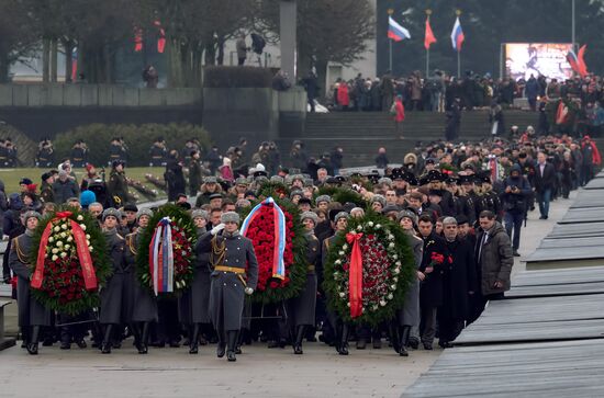 Wreaths and flowers laid at Piskaryovskoye Memorial Cemetery