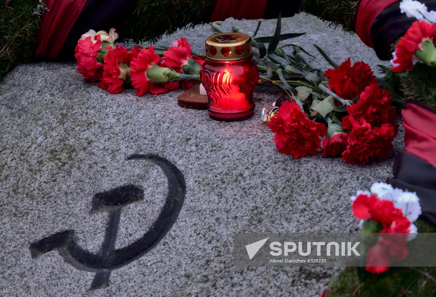 Wreaths and flowers laid at Piskaryovskoye Memorial Cemetery