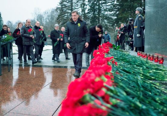 Wreaths and flowers laid at Piskaryovskoye Memorial Cemetery