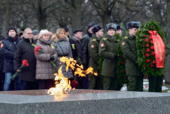 Wreaths and flowers laid at Piskaryovskoye Memorial Cemetery