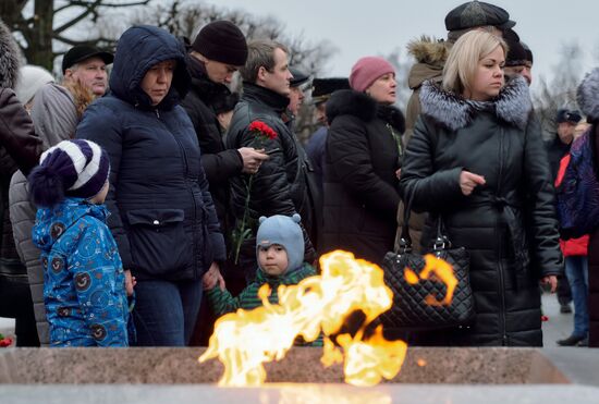 Wreaths and flowers laid at Piskaryovskoye Memorial Cemetery