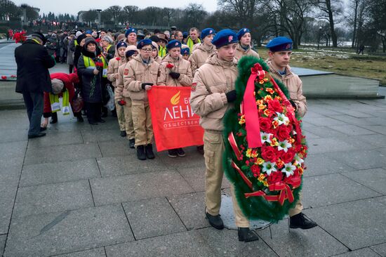 Wreaths and flowers laid at Piskaryovskoye Memorial Cemetery