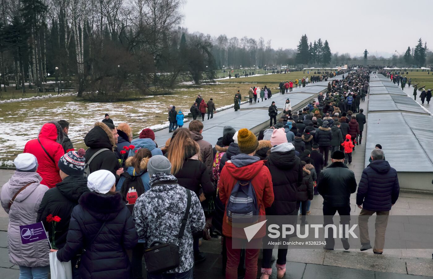 Wreaths and flowers laid at Piskaryovskoye Memorial Cemetery