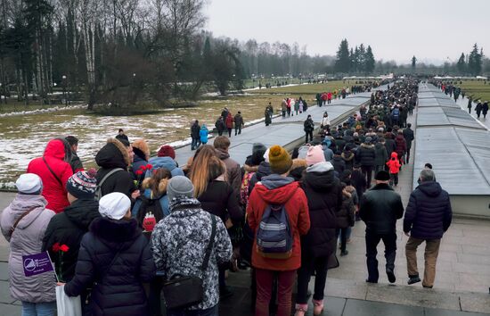 Wreaths and flowers laid at Piskaryovskoye Memorial Cemetery