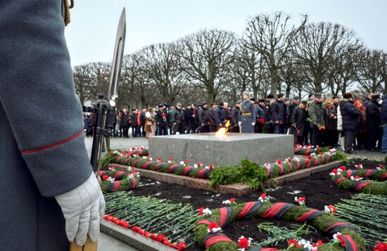 Wreaths and flowers laid at Piskaryovskoye Memorial Cemetery