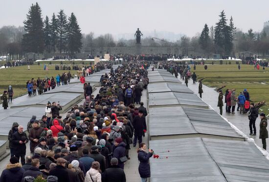 Wreaths and flowers laid at Piskaryovskoye Memorial Cemetery