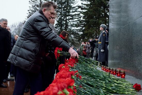 Wreaths and flowers laid at Piskaryovskoye Memorial Cemetery