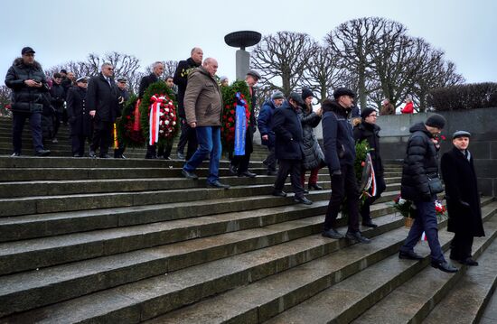 Wreaths and flowers laid at Piskaryovskoye Memorial Cemetery