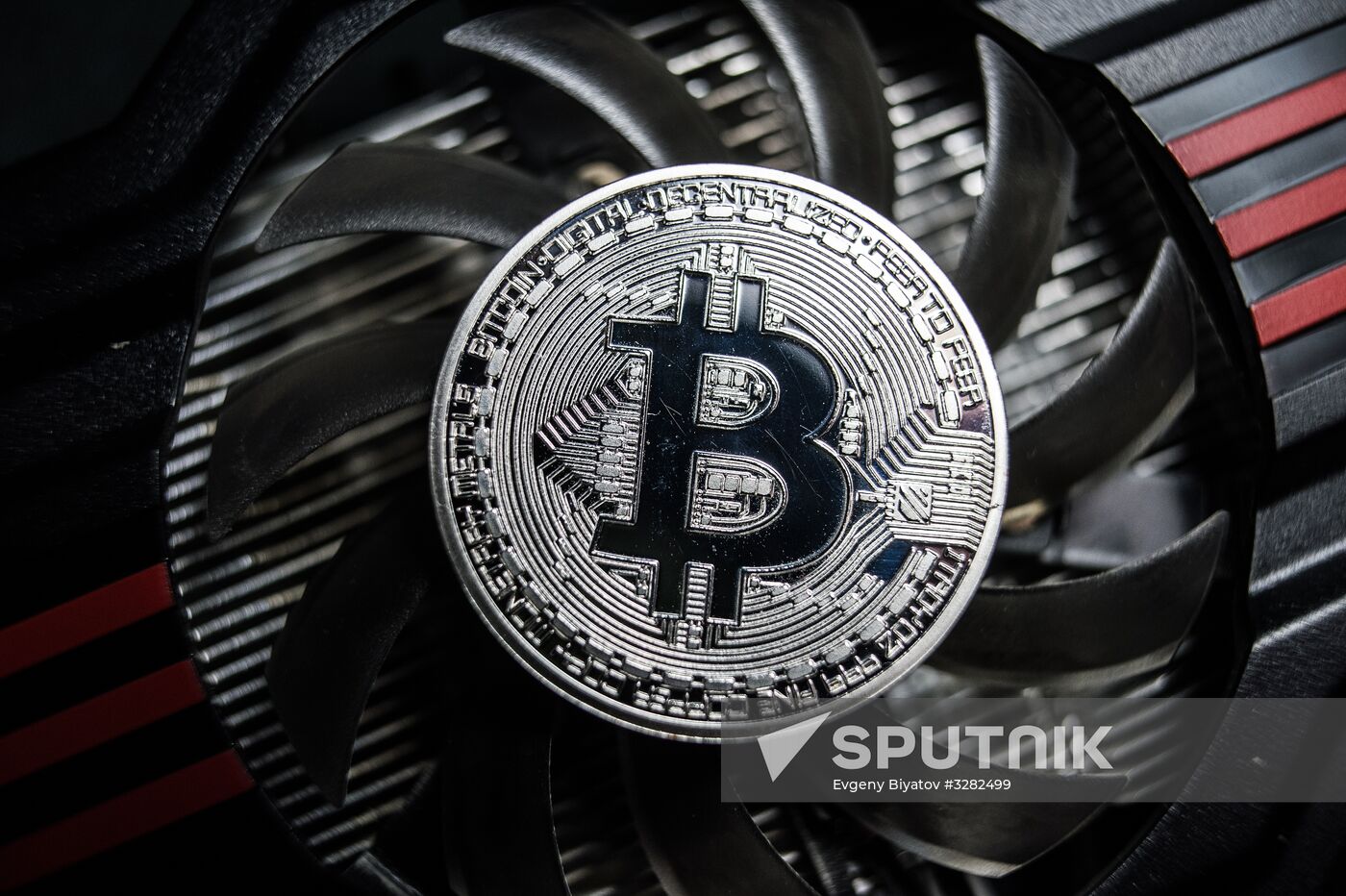 Souvenir cons with cryptocurrency logos