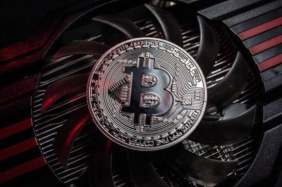 Souvenir cons with cryptocurrency logos