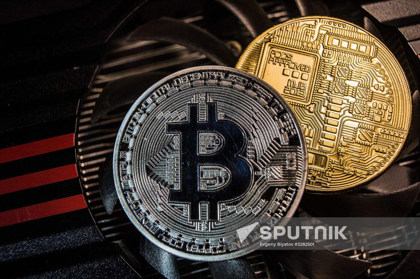 Souvenir cons with cryptocurrency logos