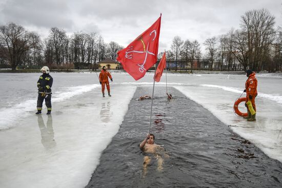 Swim race to mark anniversary of lifting Siege of Leningrad