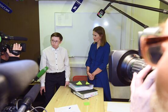 Preparation of signature sheets for submission to Central Election Commission in Kseniya Sobchak's headquarters