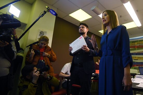 Preparation of signature sheets for submission to Central Election Commission in Kseniya Sobchak's headquarters