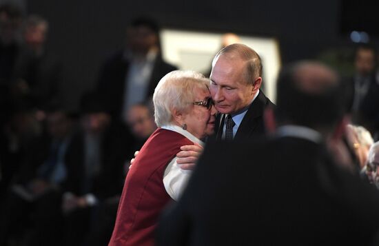 President Vladimir Putin meets with Prime Minister of Israel Benjamin Netanyahu