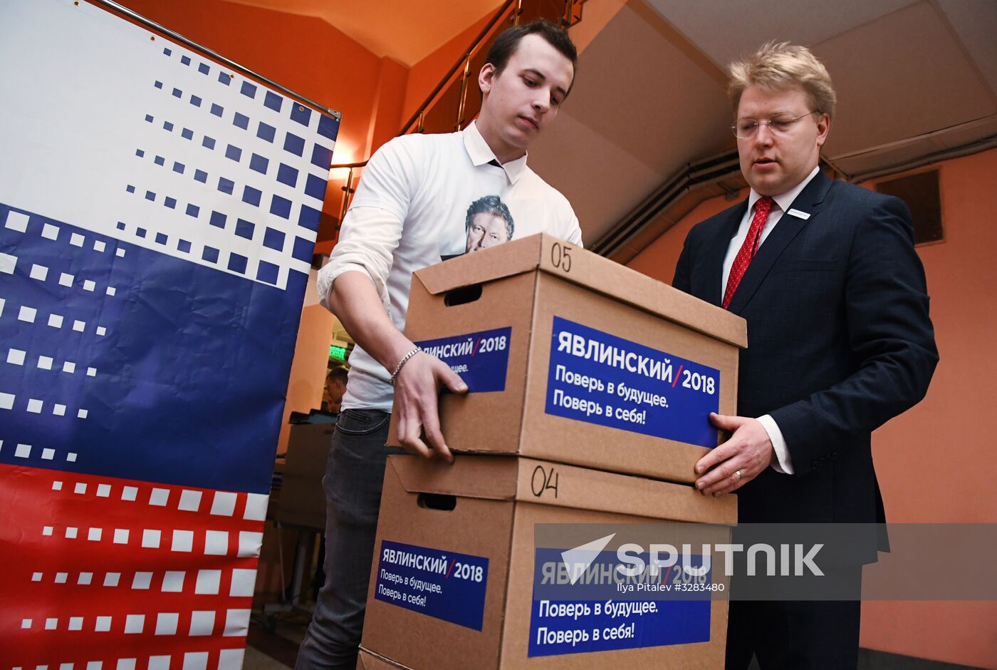 Submitting signatures in support of Grigory Yavlinsky's registration as presidential candidate