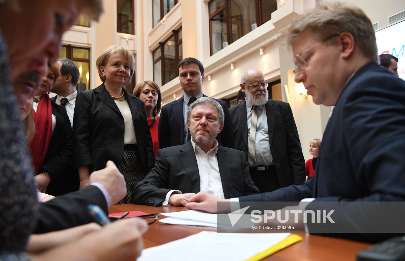 Submitting signatures in support of Grigory Yavlinsky's registration as presidential candidate