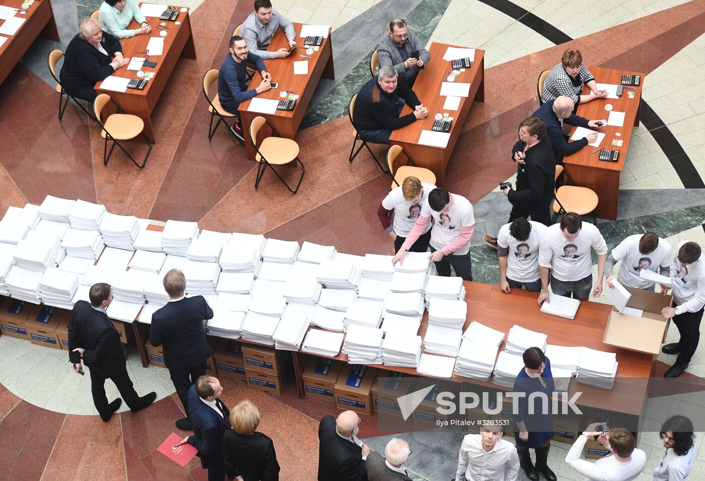 Submitting signatures in support of Grigory Yavlinsky's registration as presidential candidate