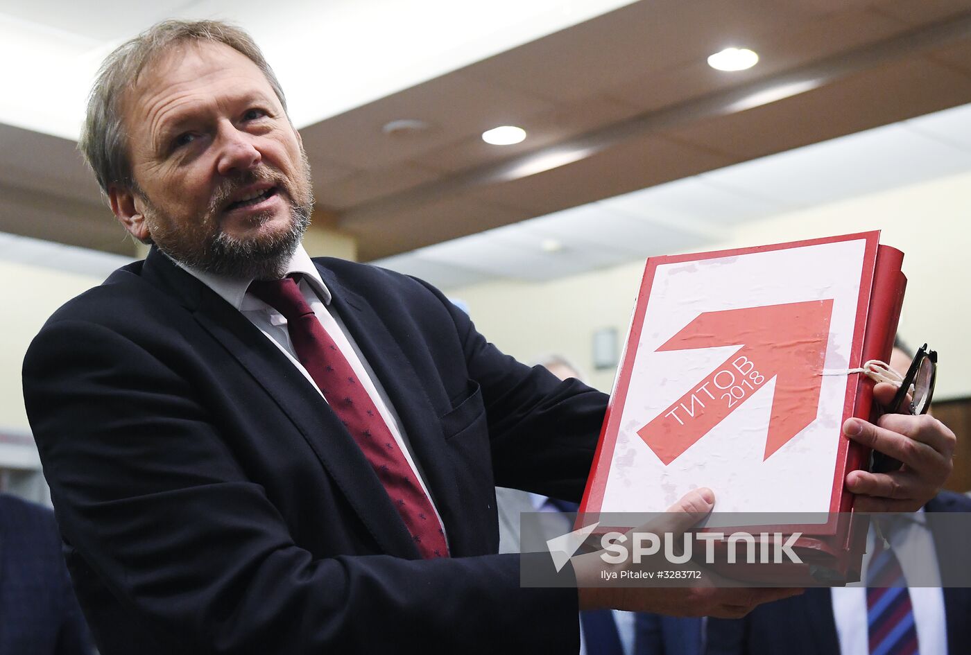 Submitting signatures in support of Boris Titov's registration as presidential candidate