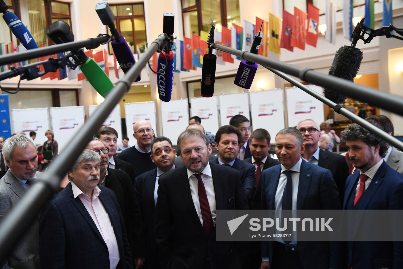 Submitting signatures in support of Boris Titov's registration as presidential candidate
