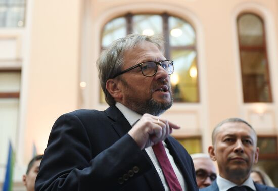 Submitting signatures in support of Boris Titov's registration as presidential candidate