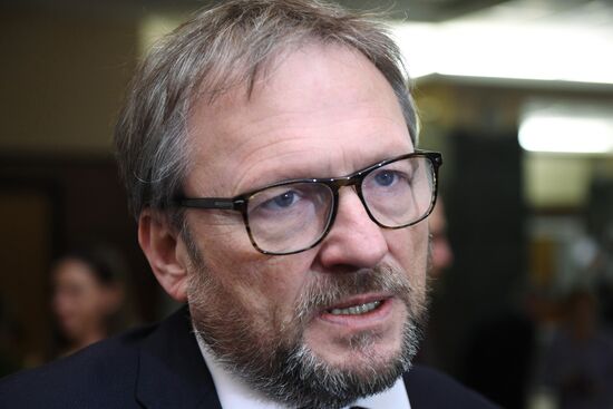 Submitting signatures in support of Boris Titov's registration as presidential candidate