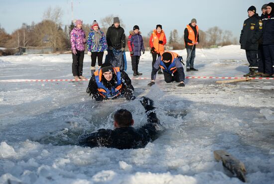 Volunteer rescuers compete in Yekaterinburg