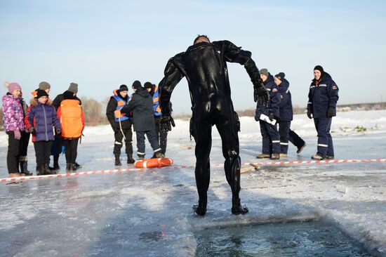 Volunteer rescuers compete in Yekaterinburg