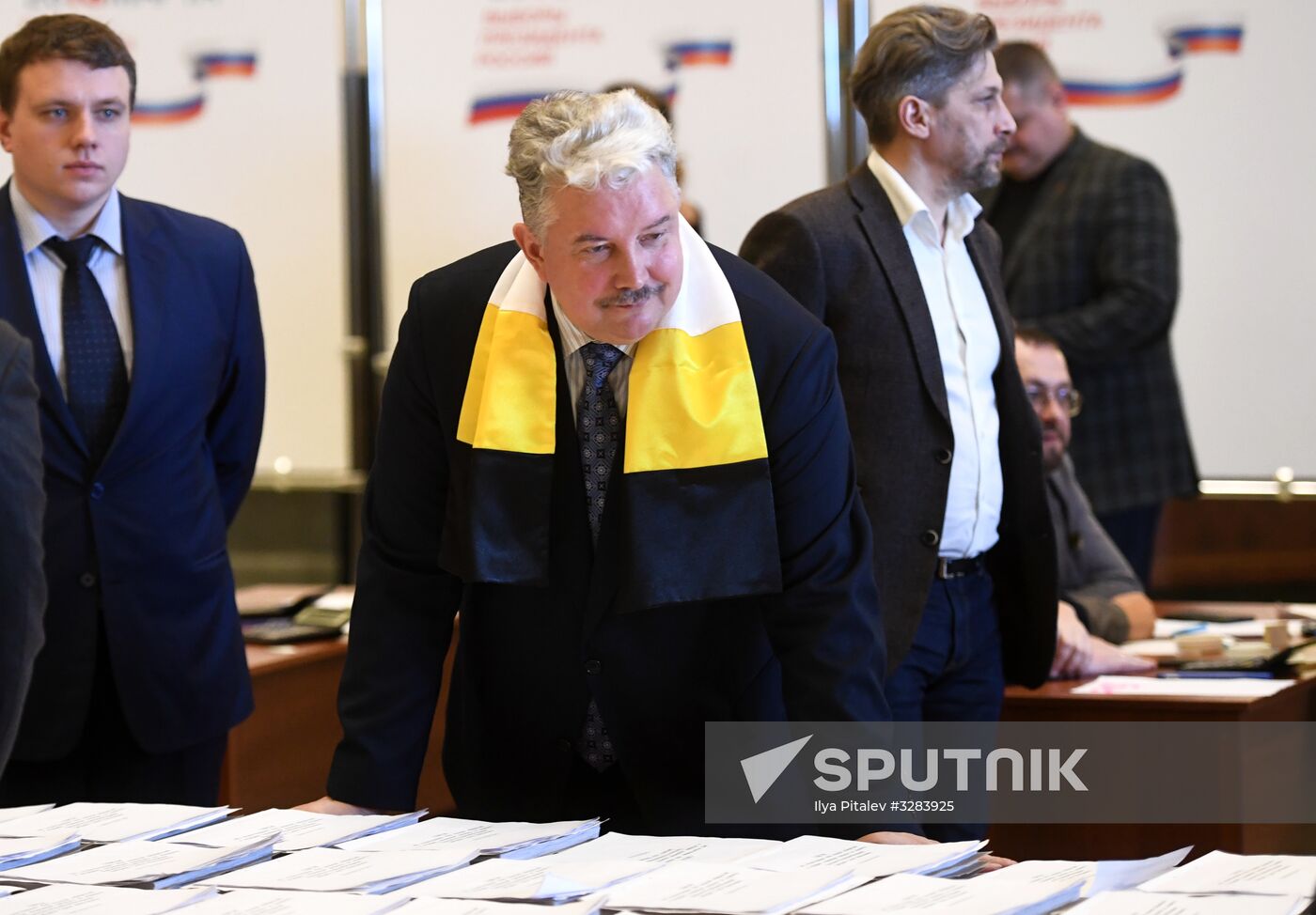 Submitting signatures in support of Sergei Baburin's registration as presidential candidate