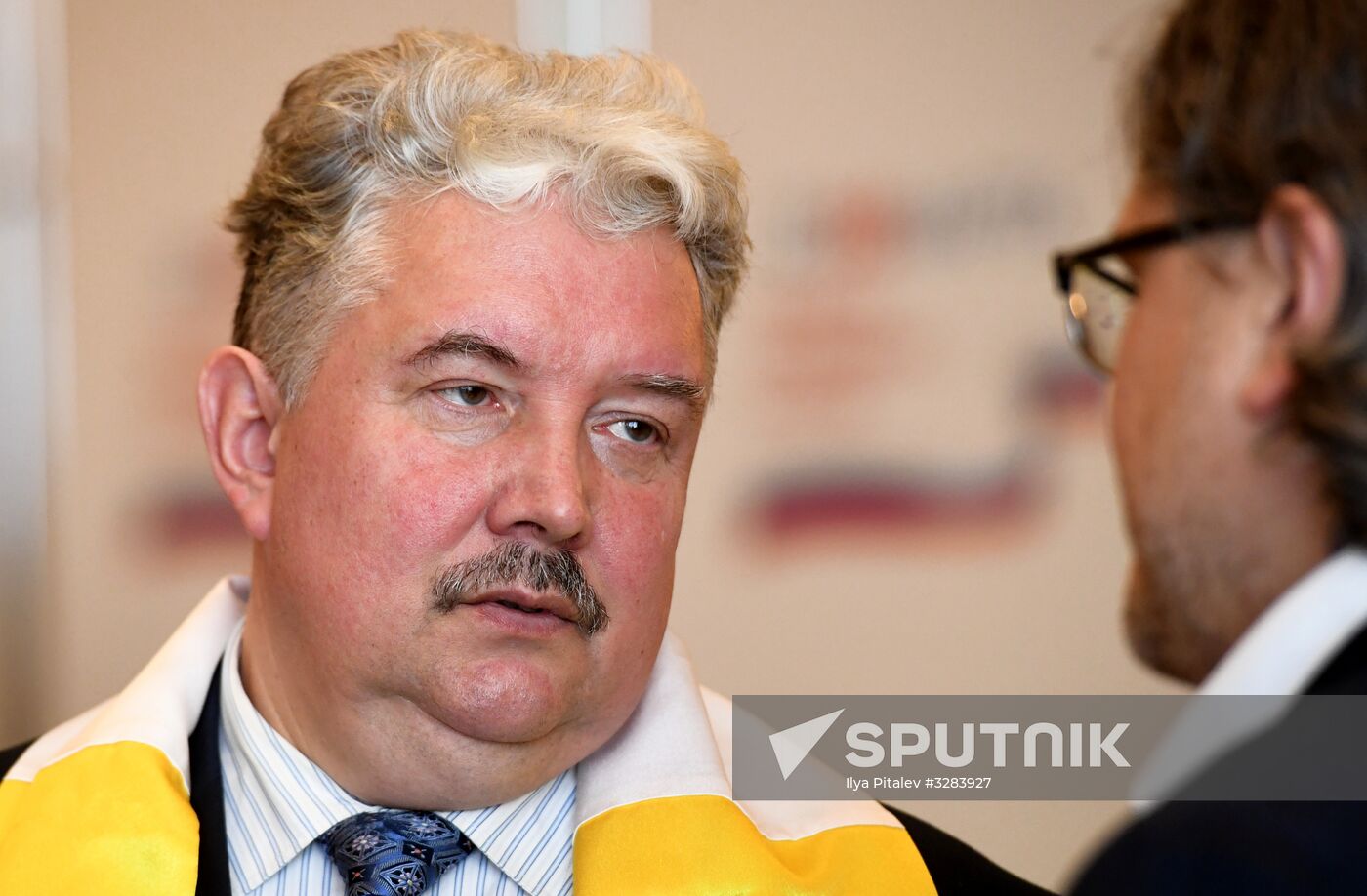 Submitting signatures in support of Sergei Baburin's registration as presidential candidate