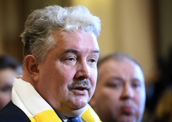Submitting signatures in support of Sergei Baburin's registration as presidential candidate