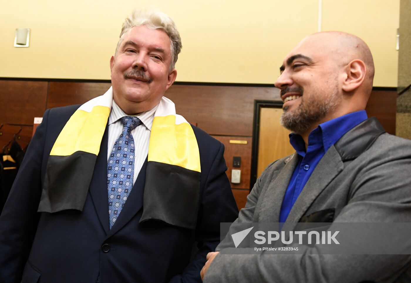 Submitting signatures in support of Sergei Baburin's registration as presidential candidate