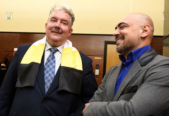 Submitting signatures in support of Sergei Baburin's registration as presidential candidate