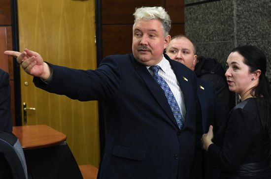 Submitting signatures in support of Sergei Baburin's registration as presidential candidate