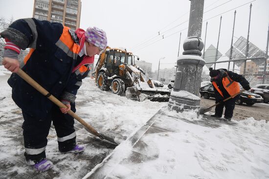 Snow clearing in Moscow