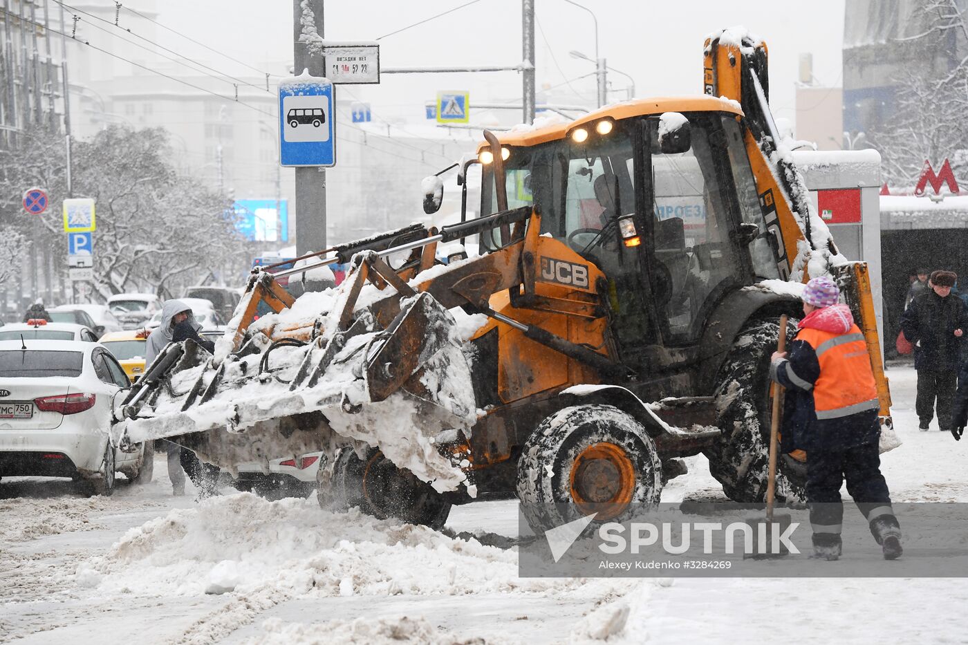 Snow clearing in Moscow