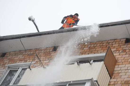 Snow clearing in Moscow