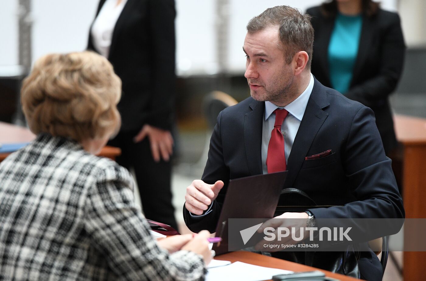 Presidential candidates submit signatures in their support to Central Election Commission