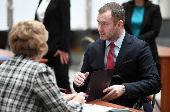 Presidential candidates submit signatures in their support to Central Election Commission