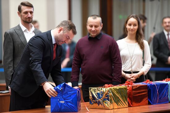 Presidential candidates submit signatures in their support to Central Election Commission