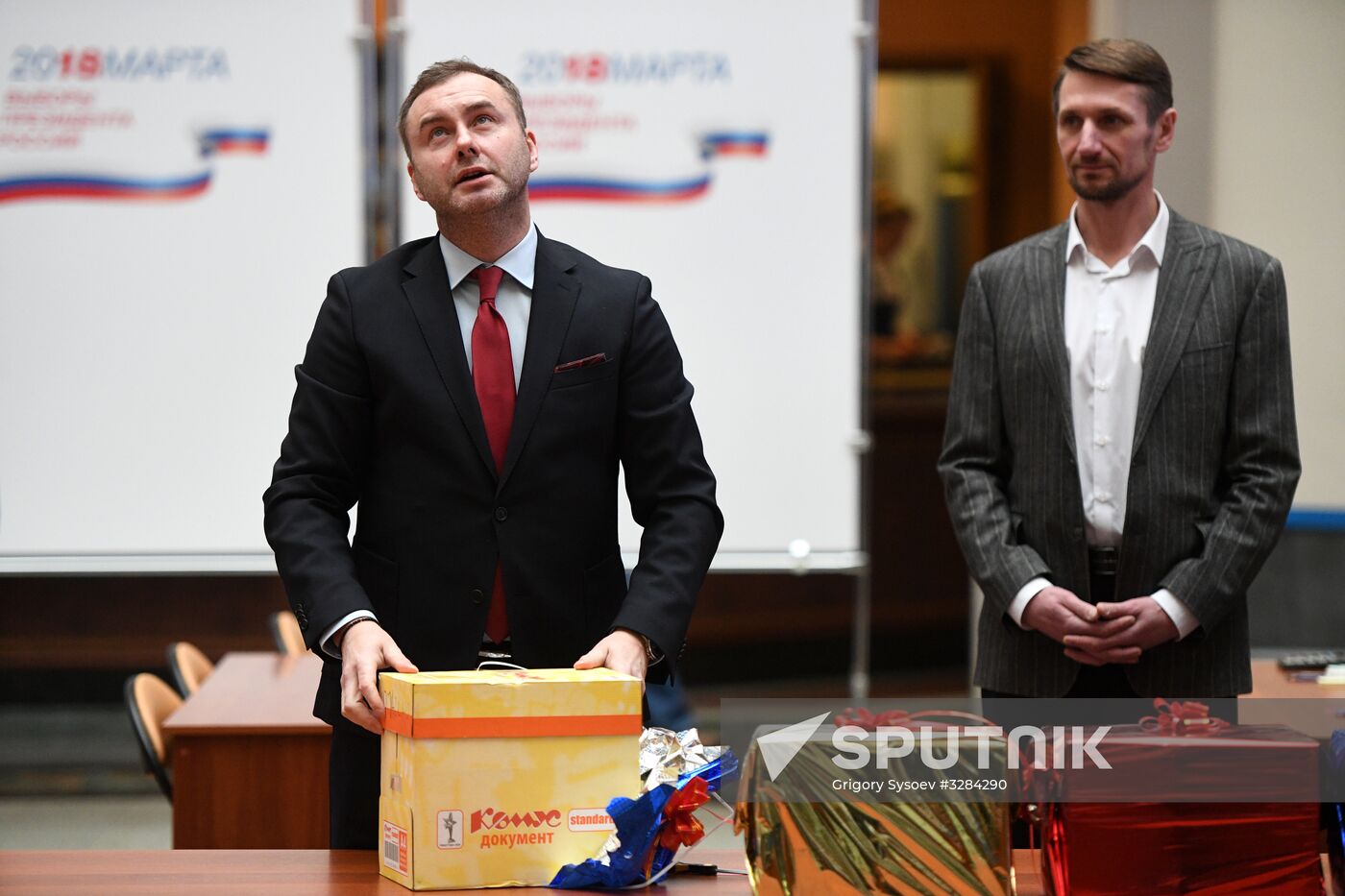 Presidential candidates submit signatures in their support to Central Election Commission