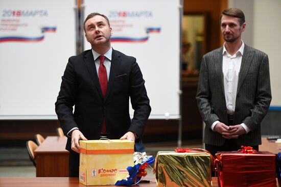 Presidential candidates submit signatures in their support to Central Election Commission