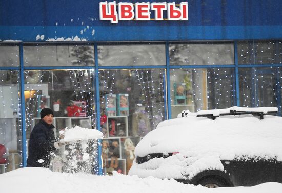 Snow clearing in Moscow