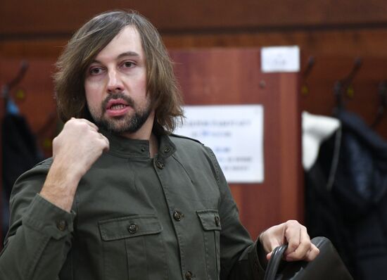 Presidential candidates submit signatures in their support to Central Election Commission