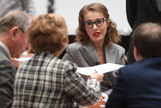 Submitting signatures in support of Ksenia Sobchak's registration as presidential candidate