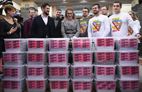 Submitting signatures in support of Ksenia Sobchak's registration as presidential candidate